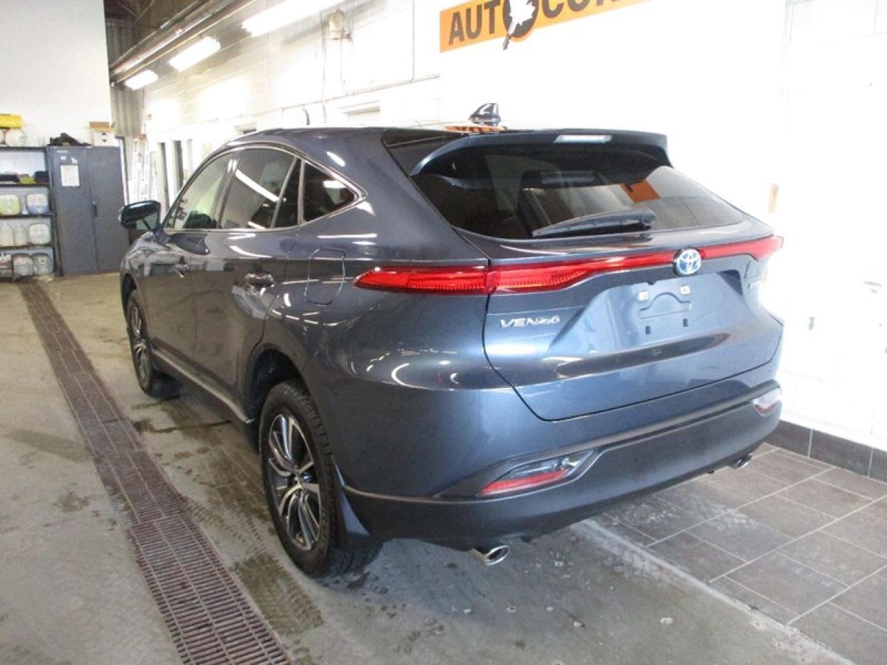 2022 Toyota Venza LE HYBRID Photo