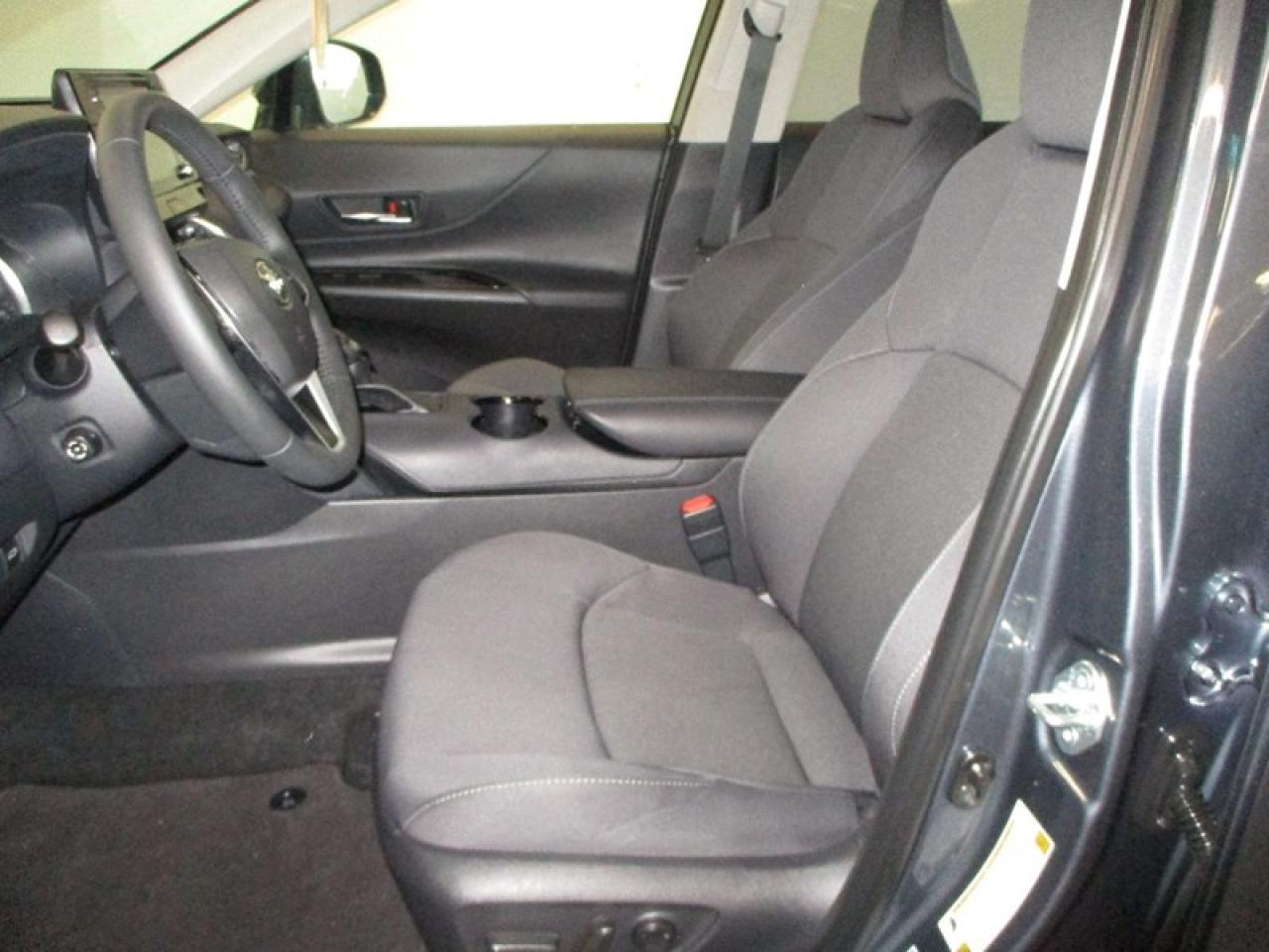 2022 Toyota Venza LE HYBRID Photo