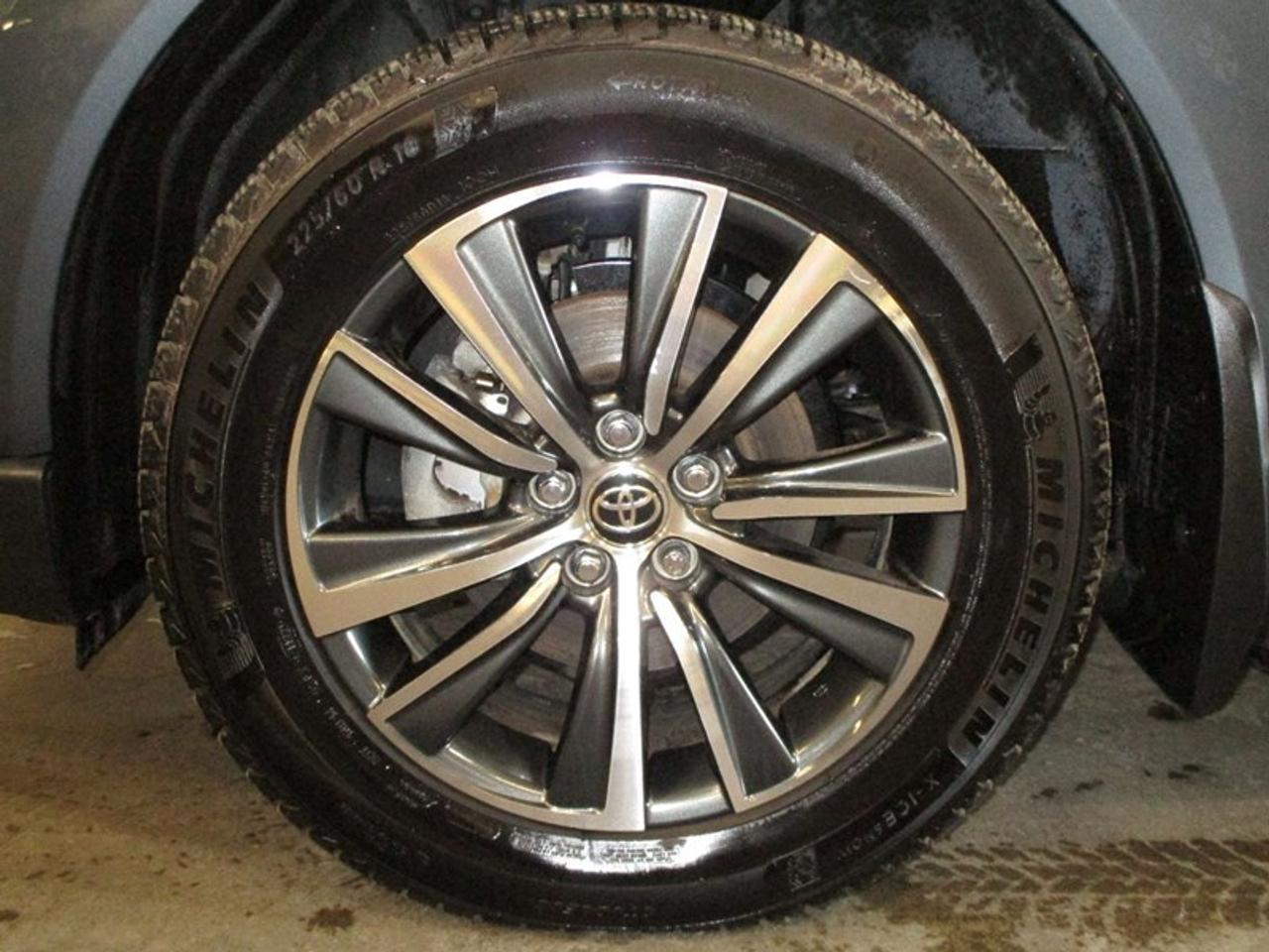 2022 Toyota Venza LE HYBRID Photo