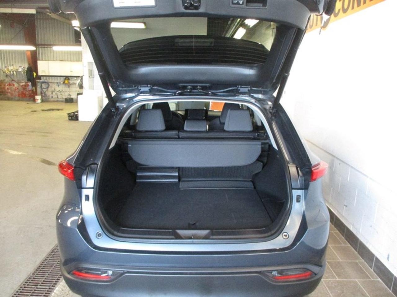 2022 Toyota Venza LE HYBRID Photo