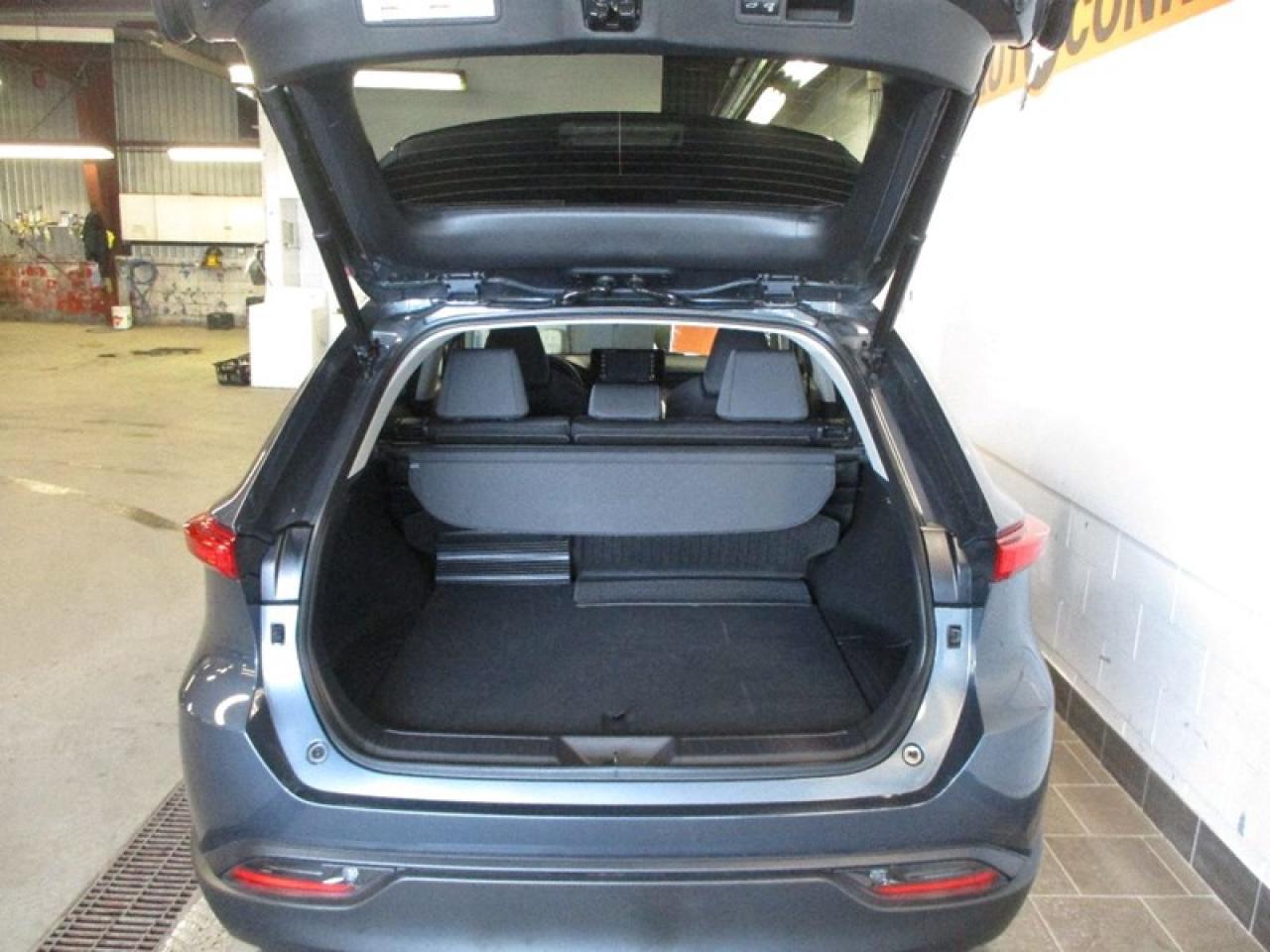 2022 Toyota Venza LE HYBRID Photo