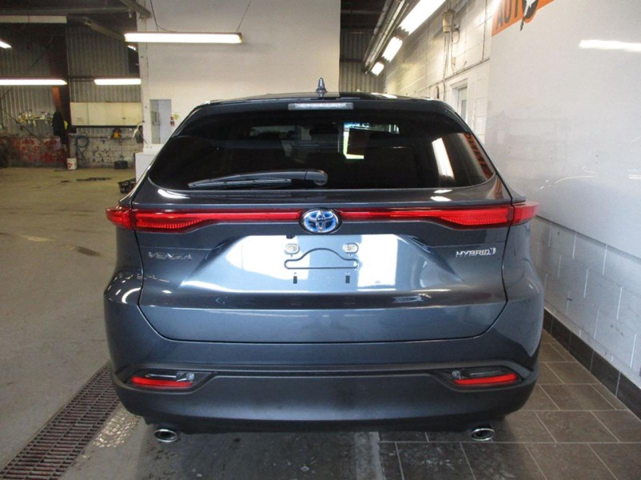 2022 Toyota Venza LE HYBRID Photo