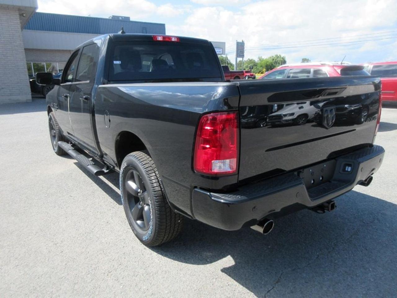 2022 RAM 1500 Classic SLT  Crew Cab Photo5