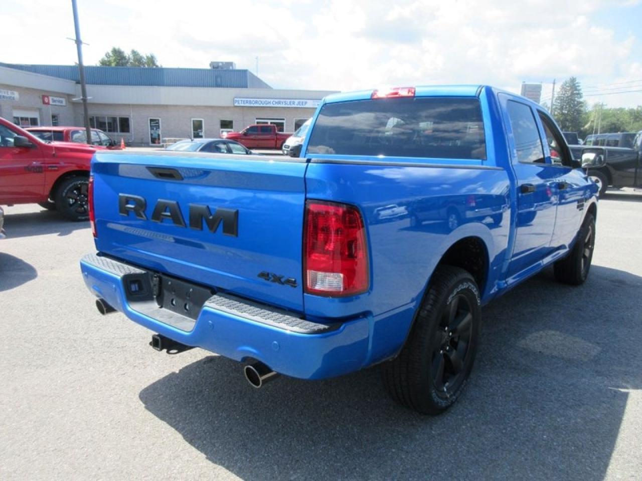 2022 RAM 1500 Classic NIGHT EDITION CREW CAB Photo2