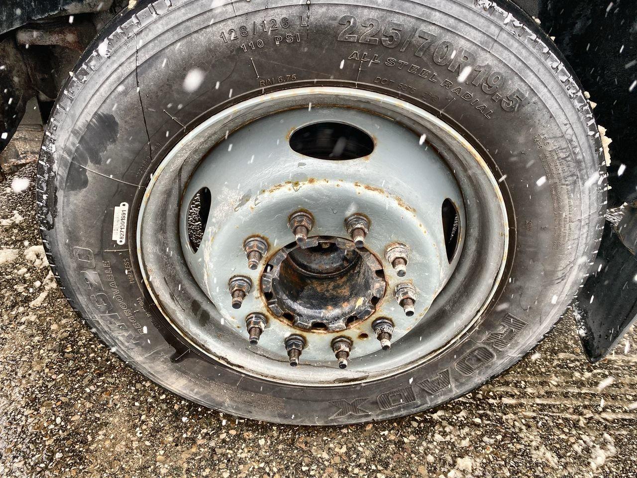 2008 Ford F-450 Super Duty Chassis XL Regular Cab 165 RWD Photo