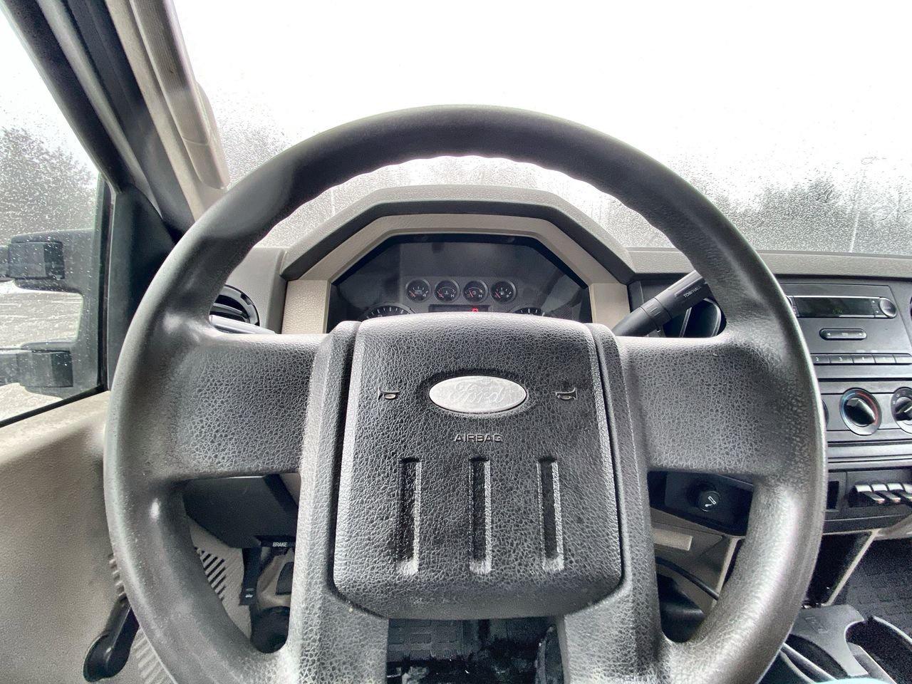 2008 Ford F-450 Super Duty Chassis XL Regular Cab 165 RWD Photo