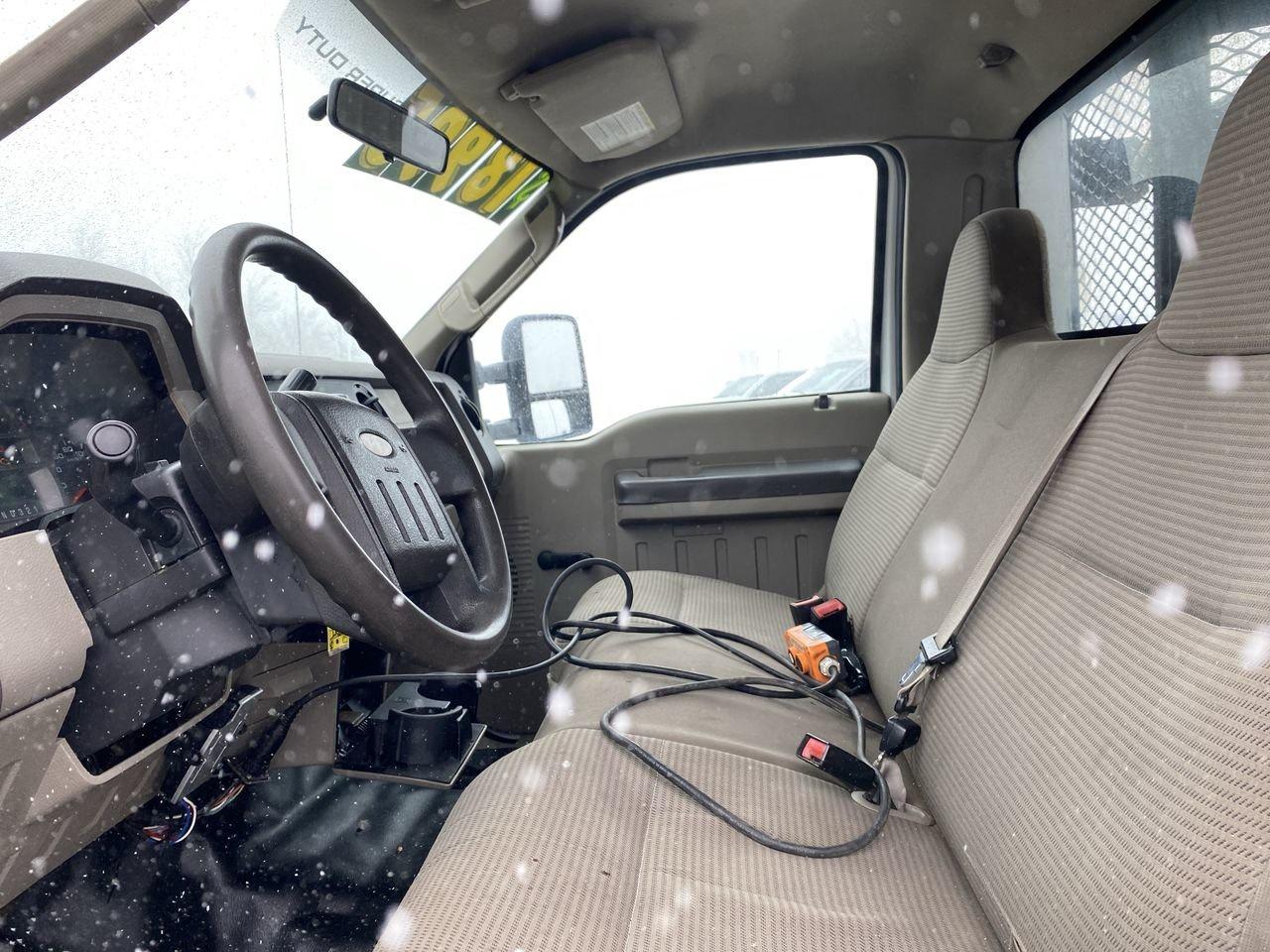 2008 Ford F-450 Super Duty Chassis XL Regular Cab 165 RWD Photo