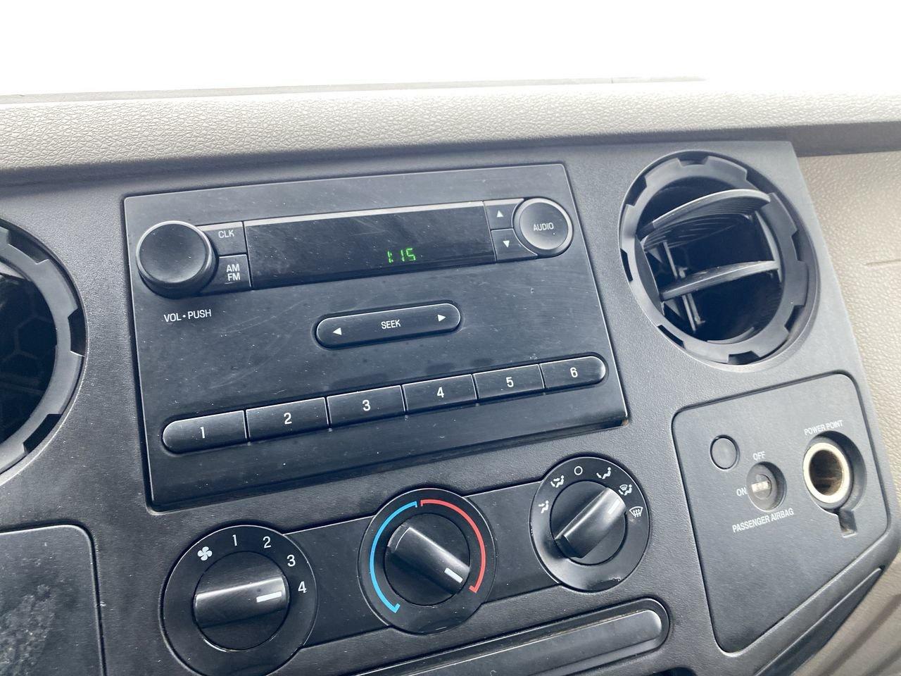 2008 Ford F-450 Super Duty Chassis XL Regular Cab 165 RWD Photo