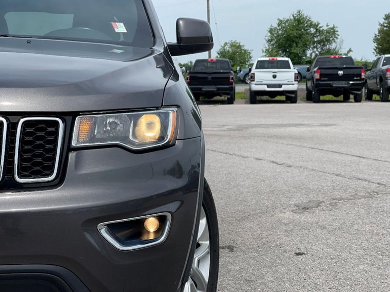 2021 Jeep Grand Cherokee Laredo Photo