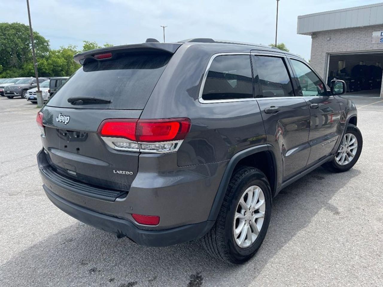 2021 Jeep Grand Cherokee Laredo Photo