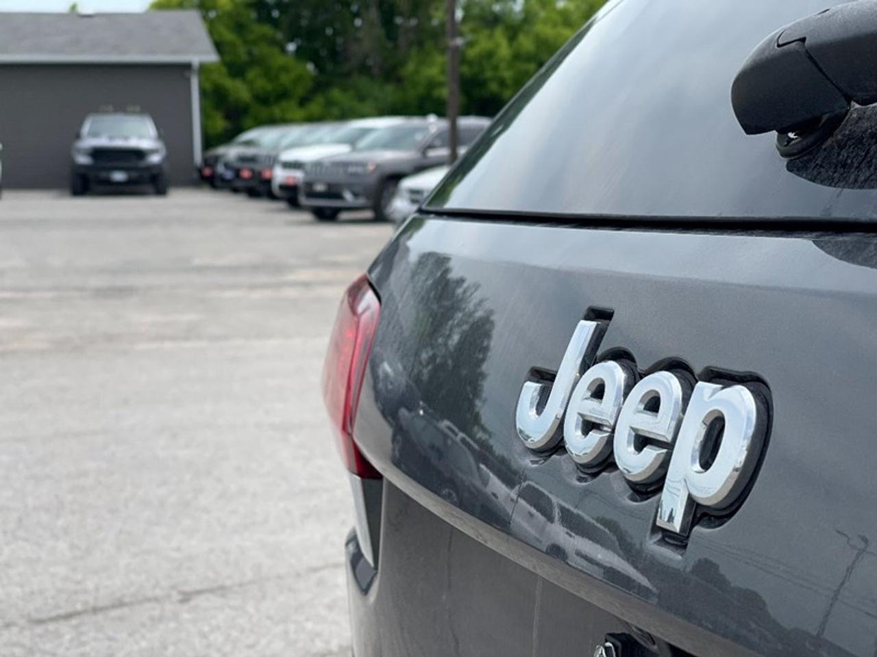 2021 Jeep Grand Cherokee Laredo Photo