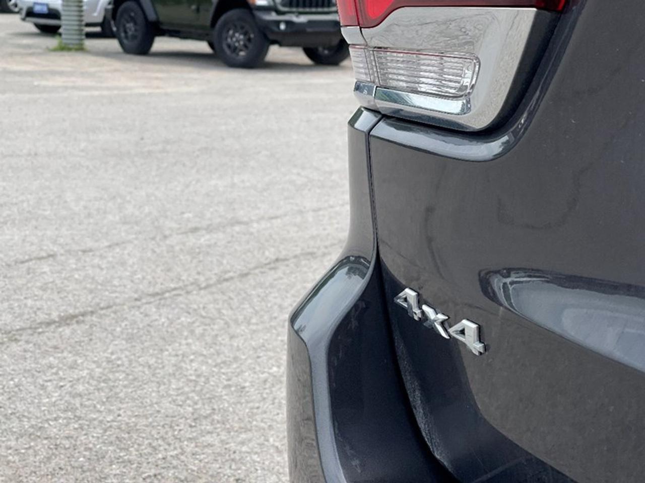 2021 Jeep Grand Cherokee Laredo Photo
