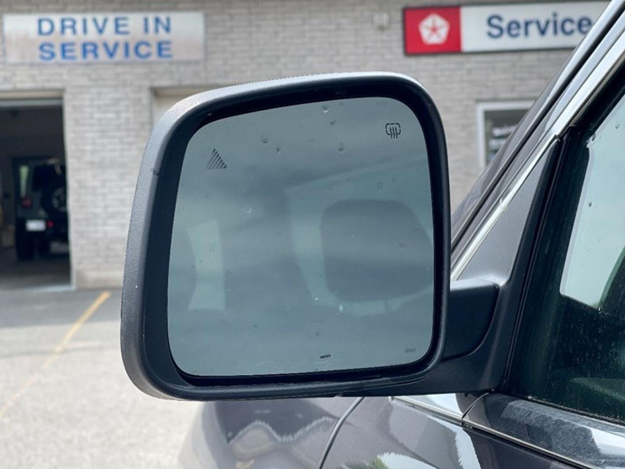 2021 Jeep Grand Cherokee Laredo Photo