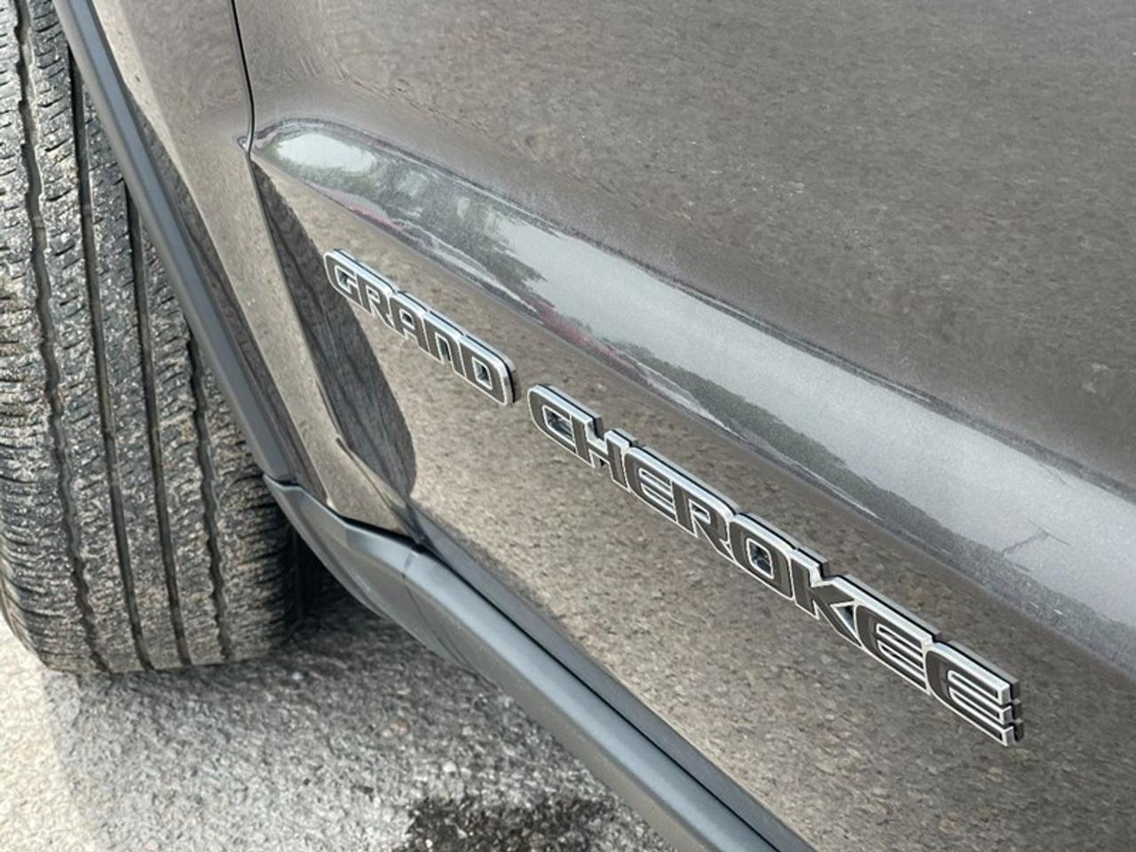 2021 Jeep Grand Cherokee Laredo Photo