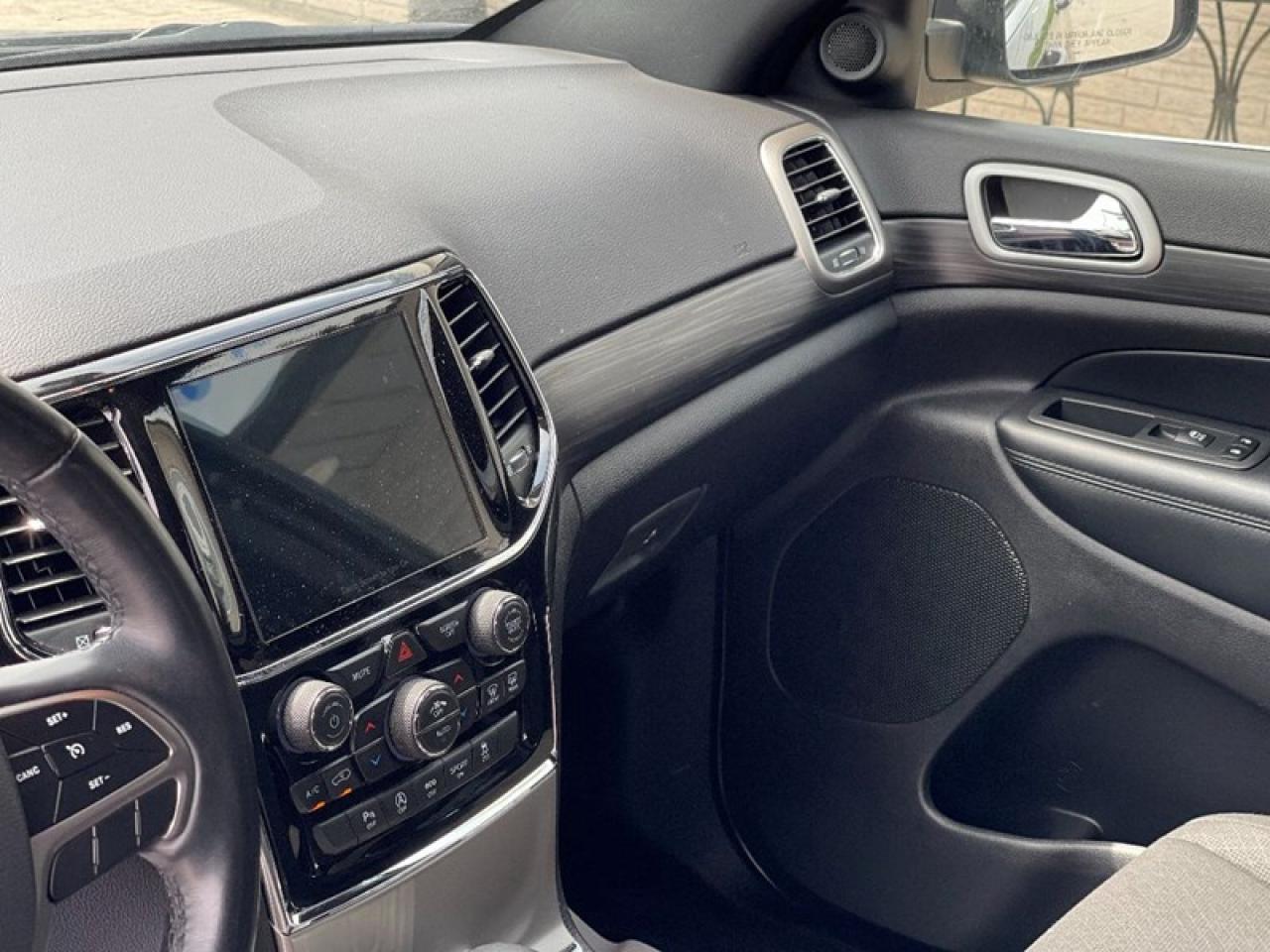 2021 Jeep Grand Cherokee Laredo Photo