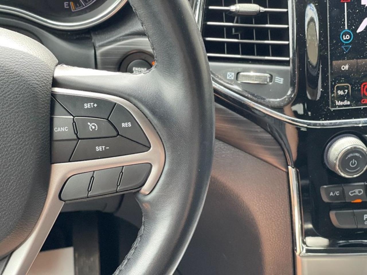 2021 Jeep Grand Cherokee Laredo Photo