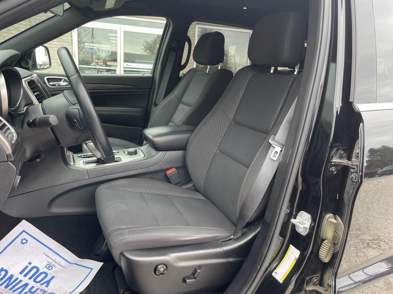 2019 Jeep Grand Cherokee LAREDO  4X4 Photo4