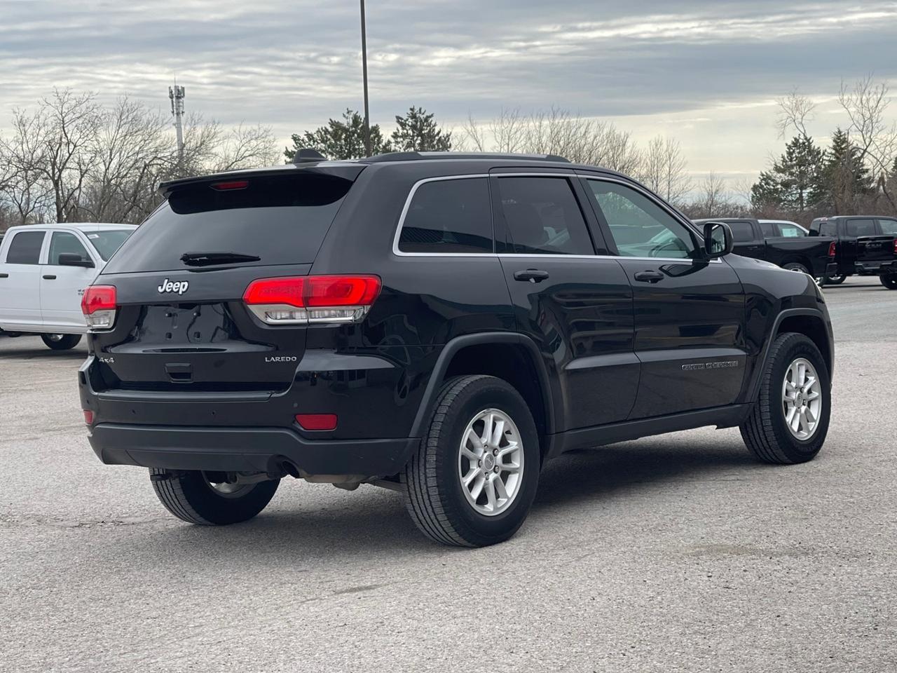 2019 Jeep Grand Cherokee LAREDO  4X4 Photo2