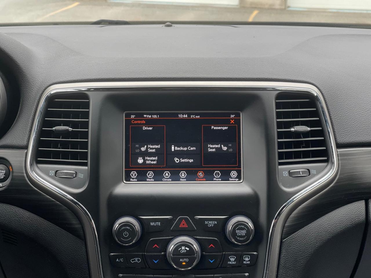 2019 Jeep Grand Cherokee LAREDO  4X4 Photo