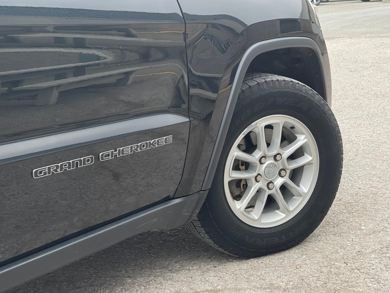 2019 Jeep Grand Cherokee LAREDO  4X4 Photo