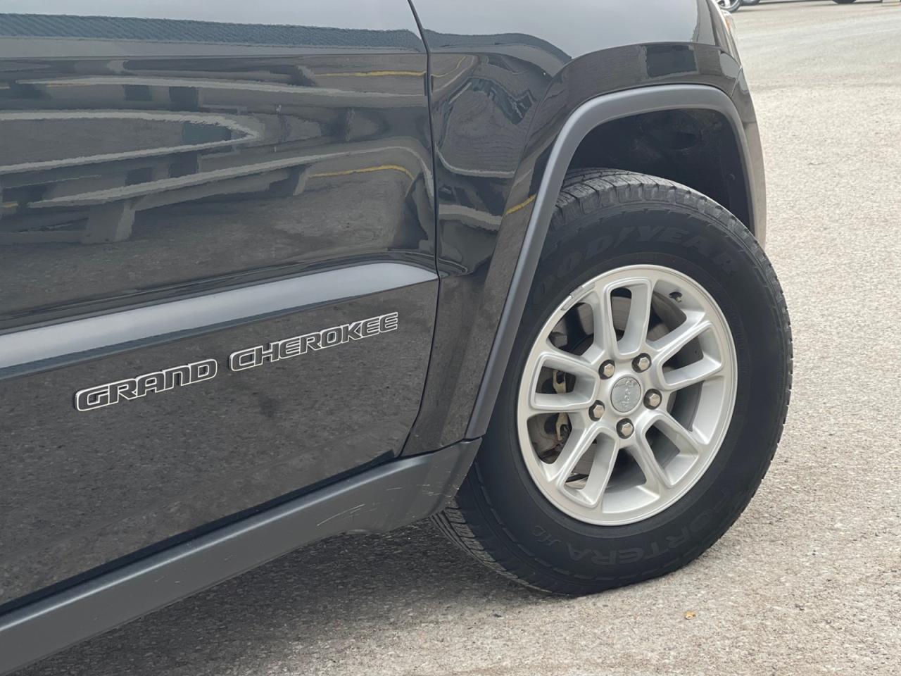 2019 Jeep Grand Cherokee LAREDO  4X4 Photo