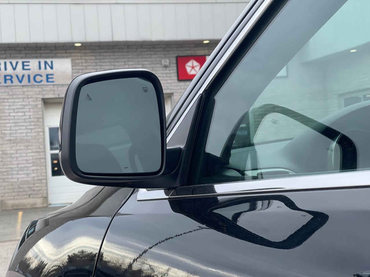 2019 Jeep Grand Cherokee LAREDO  4X4 Photo