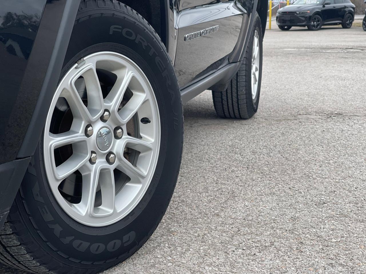 2019 Jeep Grand Cherokee LAREDO  4X4 Photo