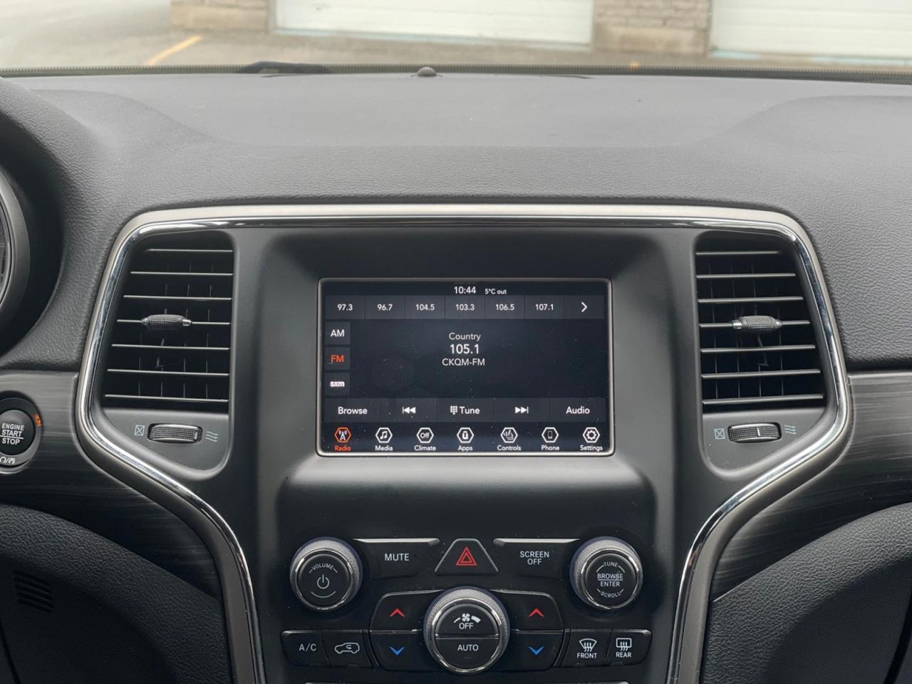 2019 Jeep Grand Cherokee LAREDO  4X4 Photo