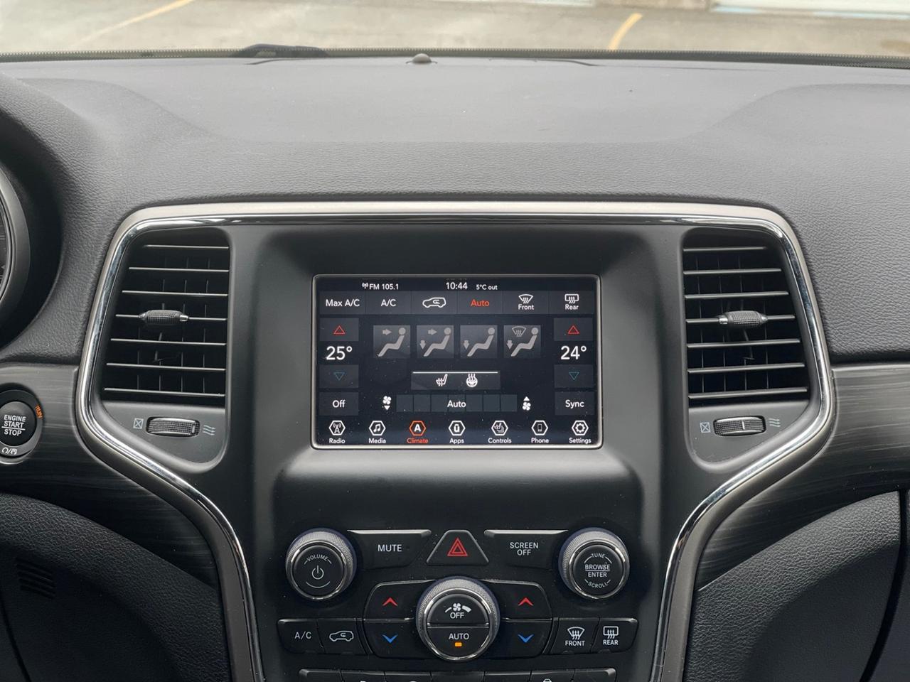 2019 Jeep Grand Cherokee LAREDO  4X4 Photo