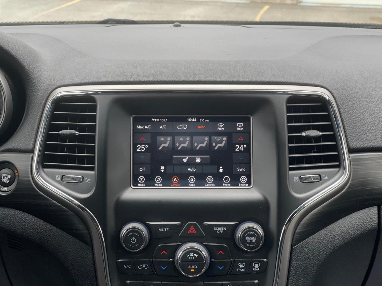 2019 Jeep Grand Cherokee LAREDO  4X4 Photo