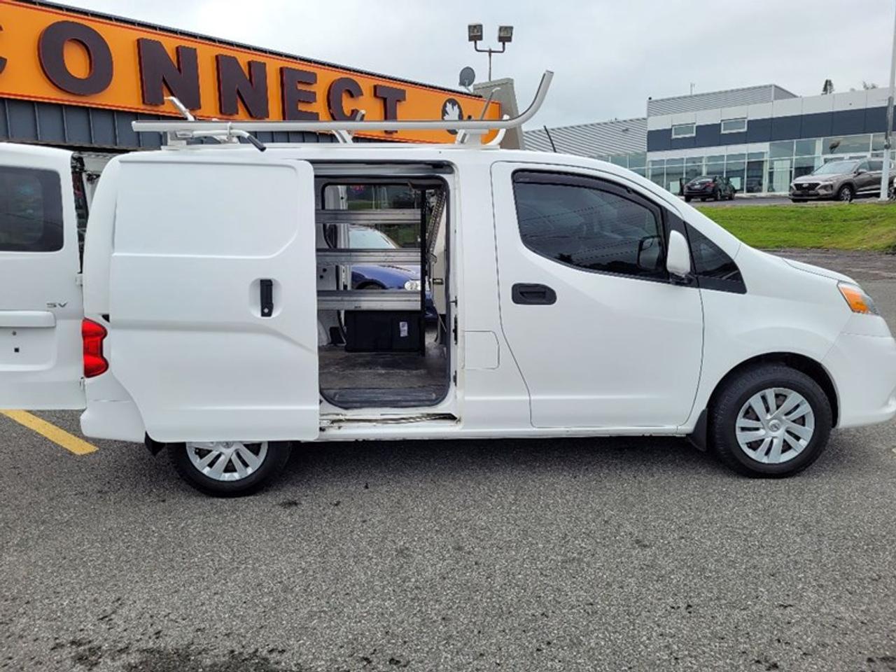 2015 Nissan NV200 SV Photo