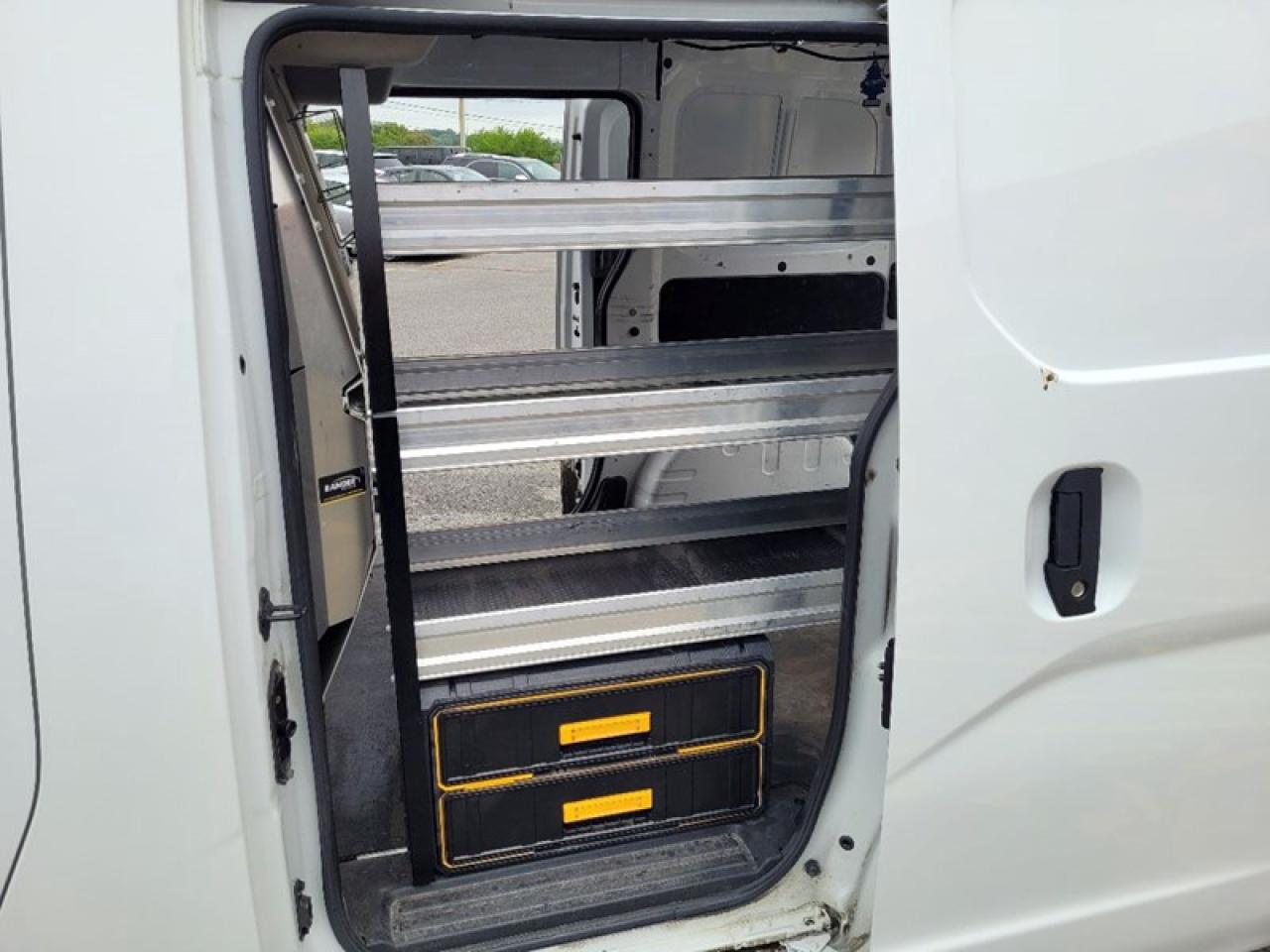 2015 Nissan NV200 SV Photo