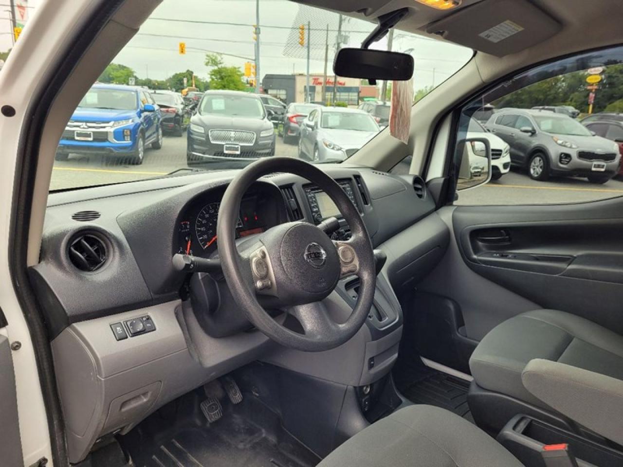 2015 Nissan NV200 SV Photo