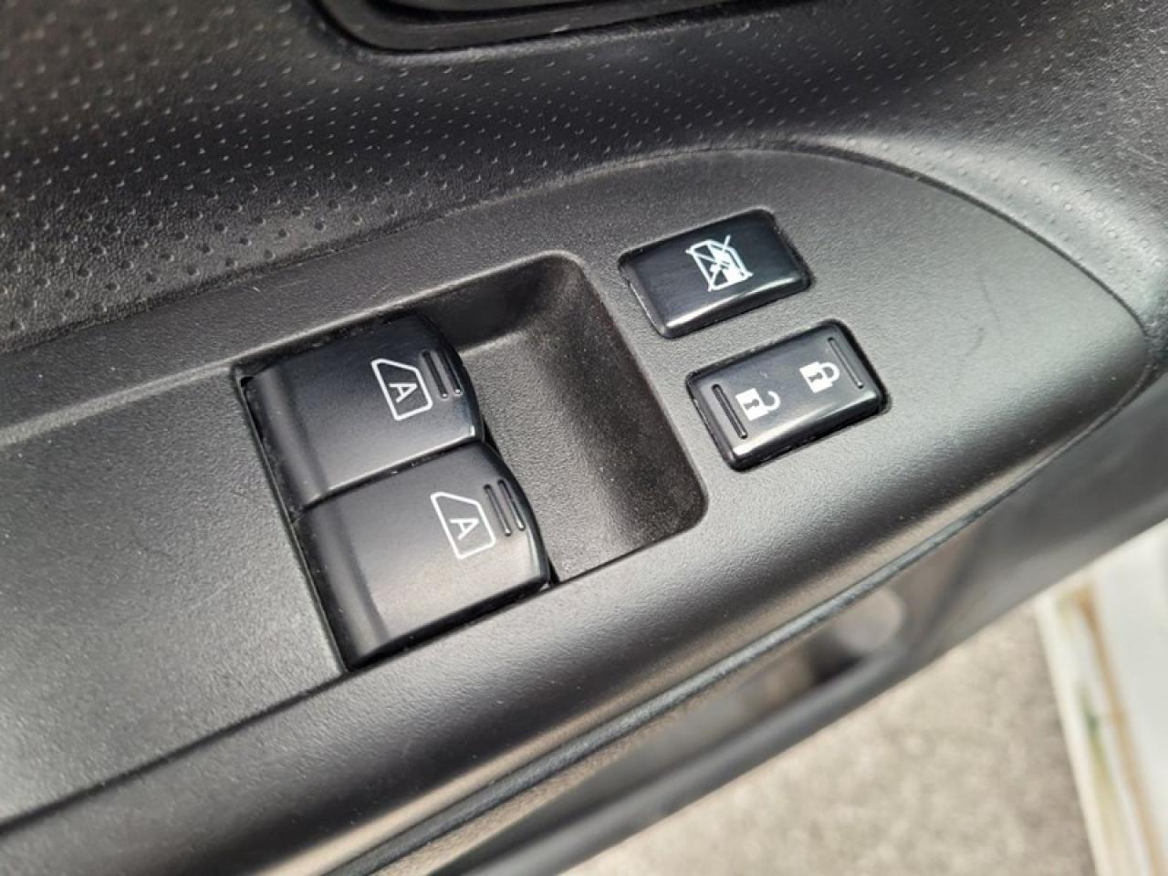 2015 Nissan NV200 SV Photo