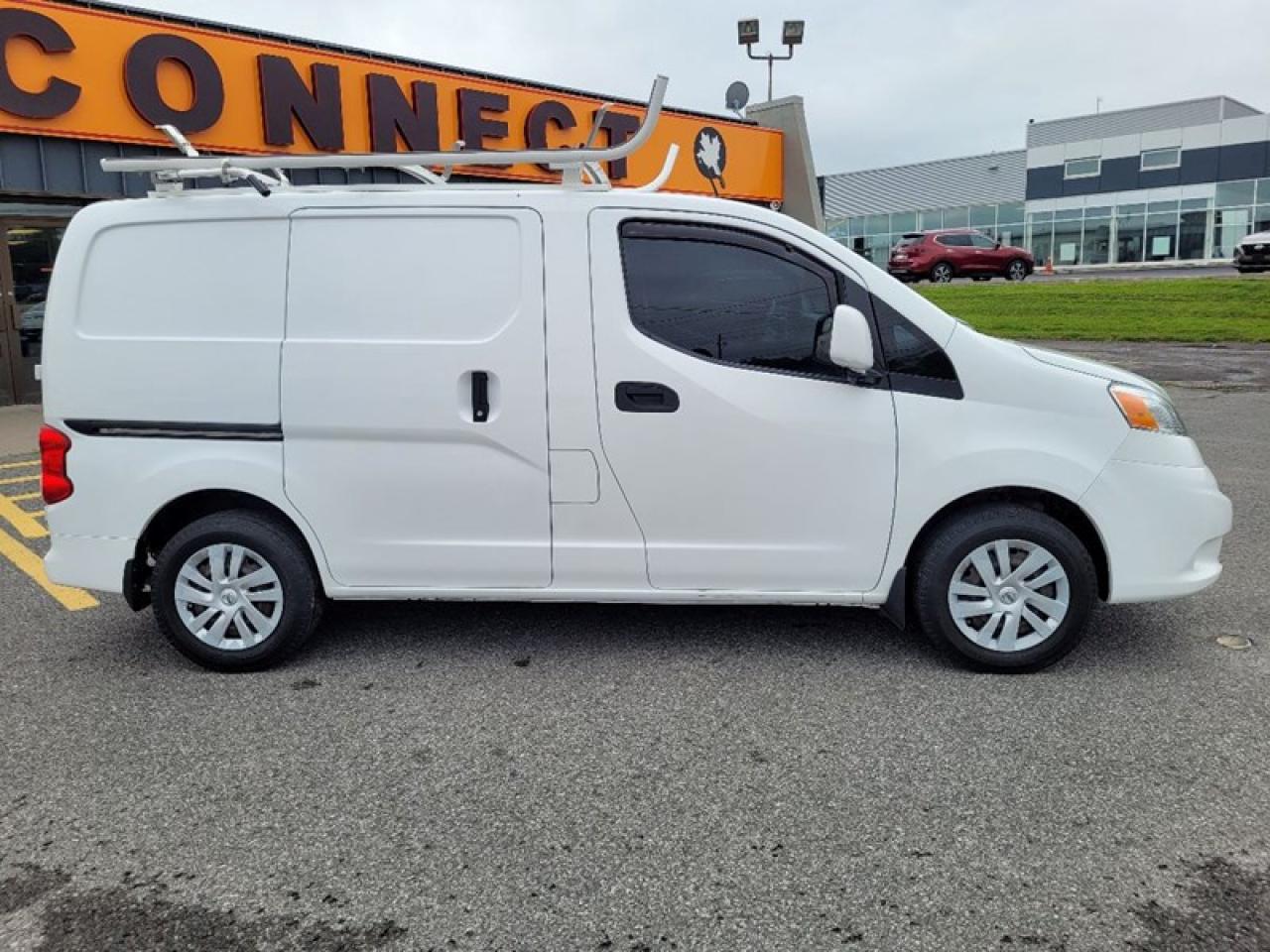 2015 Nissan NV200 SV Photo