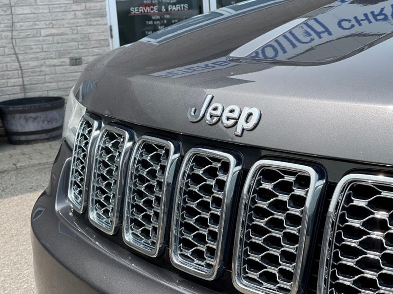 2017 Jeep Grand Cherokee OVERLAND 4X4 Photo