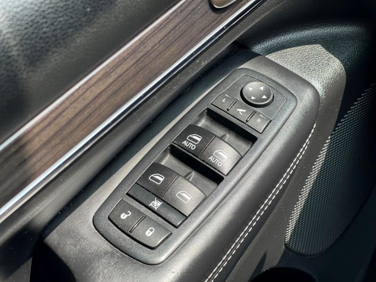 2017 Jeep Grand Cherokee OVERLAND 4X4 Photo