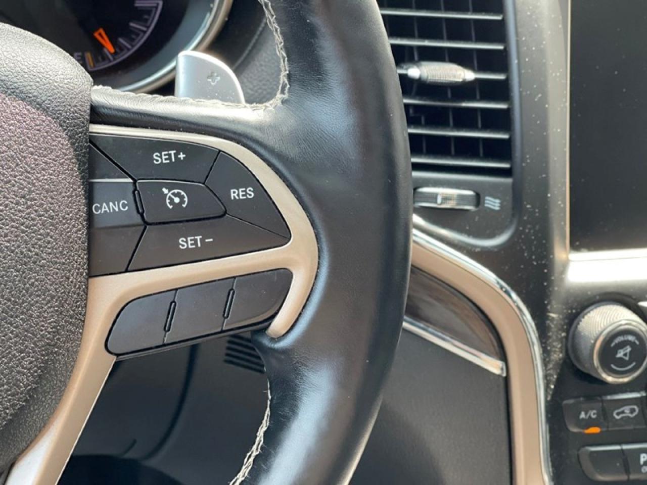 2017 Jeep Grand Cherokee OVERLAND 4X4 Photo