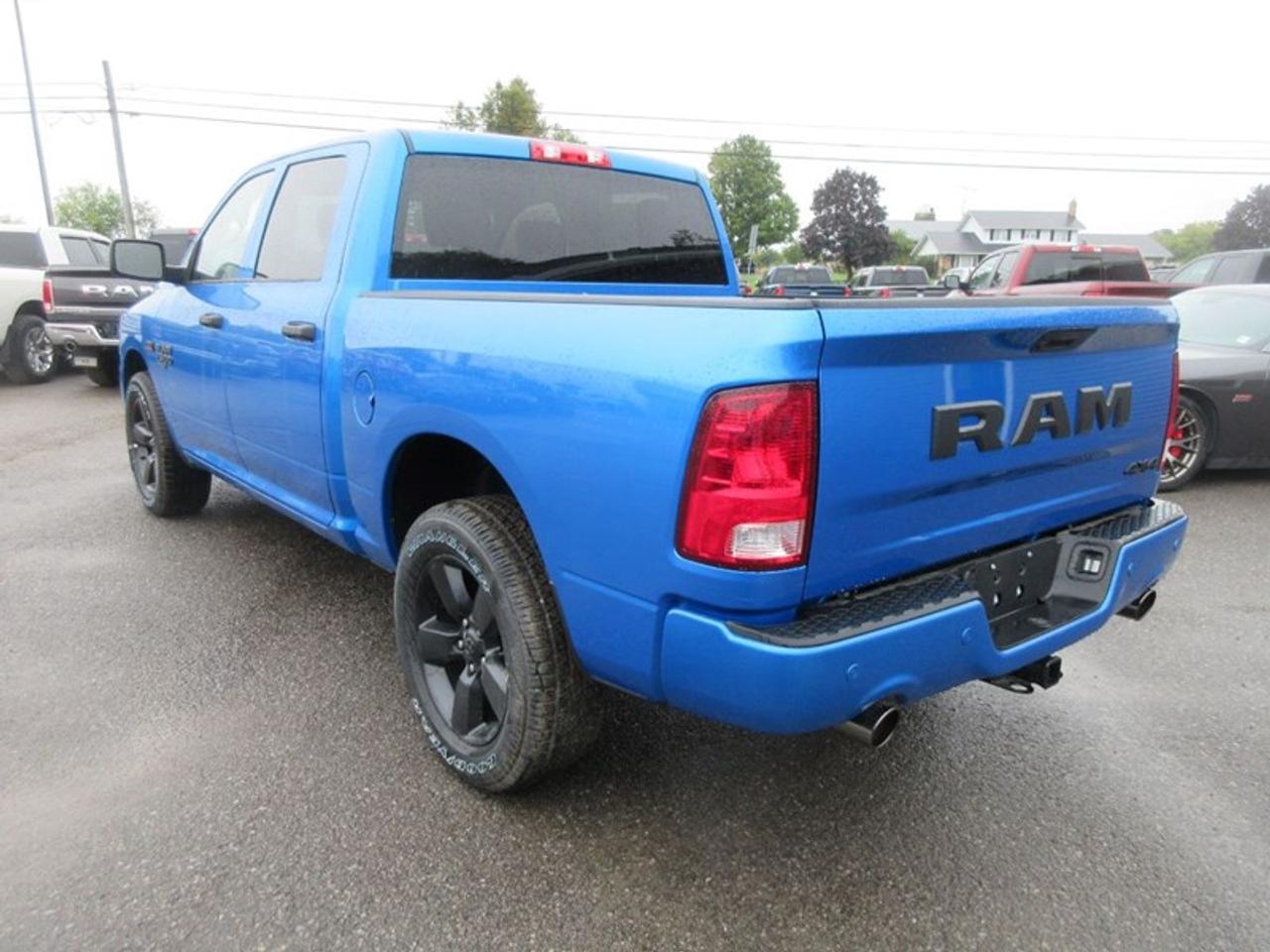 2022 RAM 1500 Classic NIGHT EDITION CREW CAB Photo5