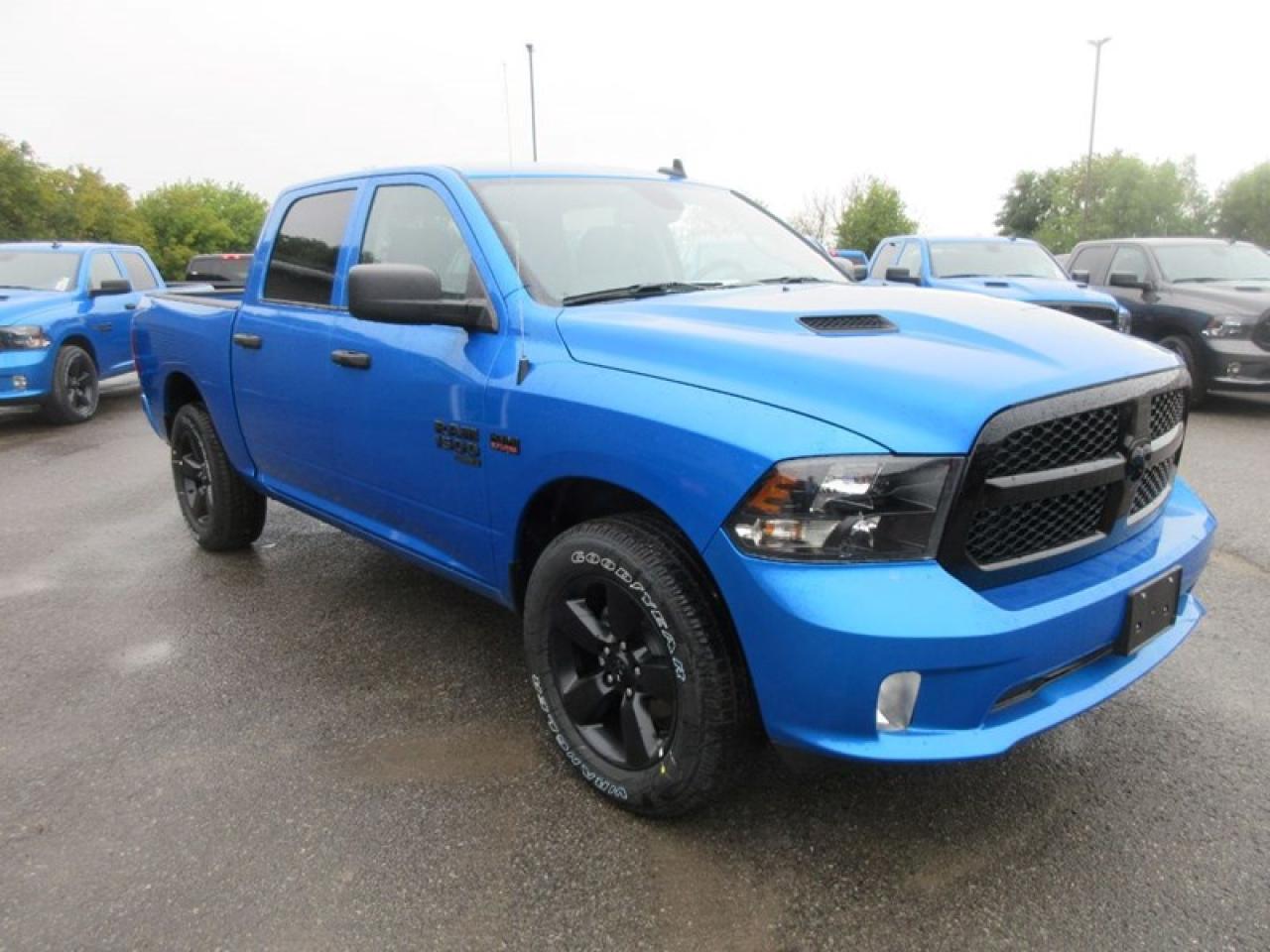 2022 RAM 1500 Classic NIGHT EDITION CREW CAB Photo3