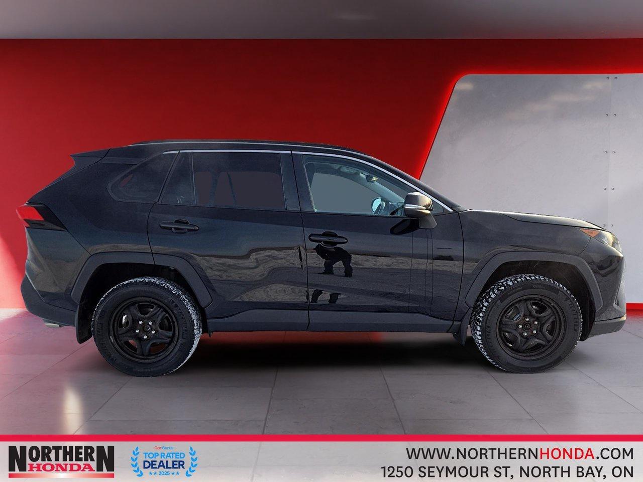 2019 Toyota RAV4 LE FWD Photo2