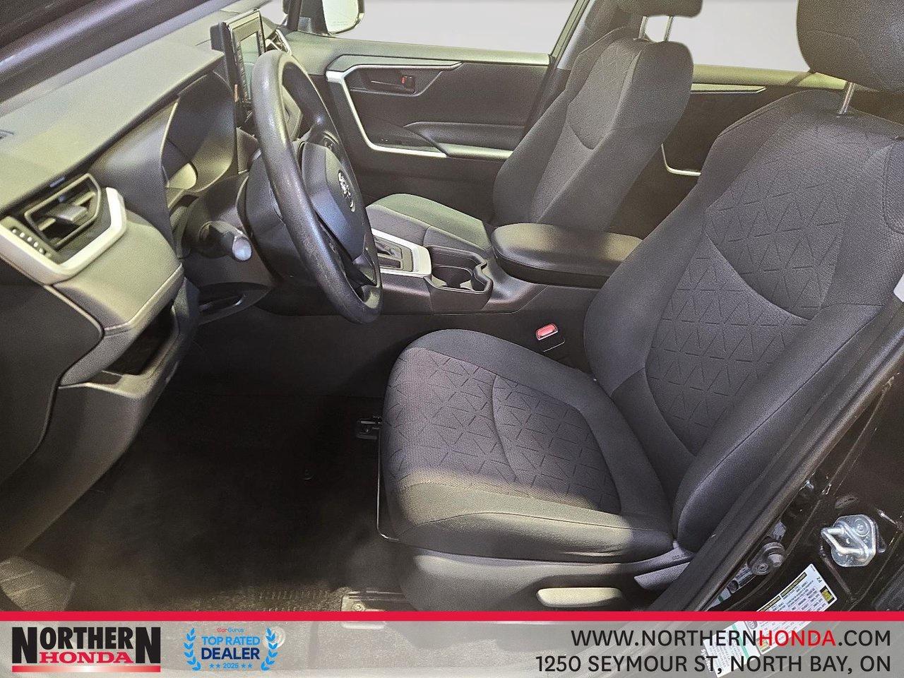 2019 Toyota RAV4 LE FWD Photo