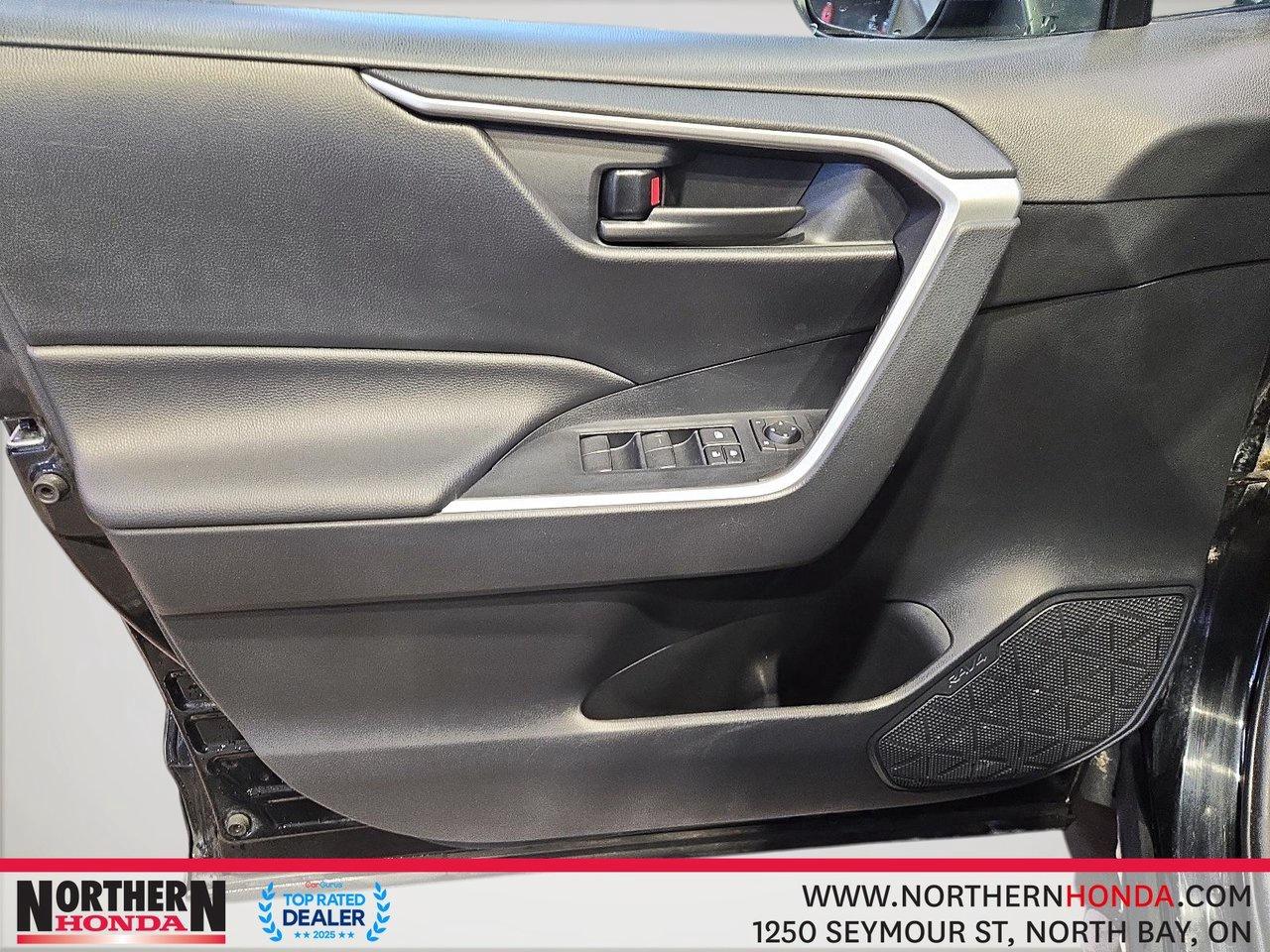 2019 Toyota RAV4 LE FWD Photo