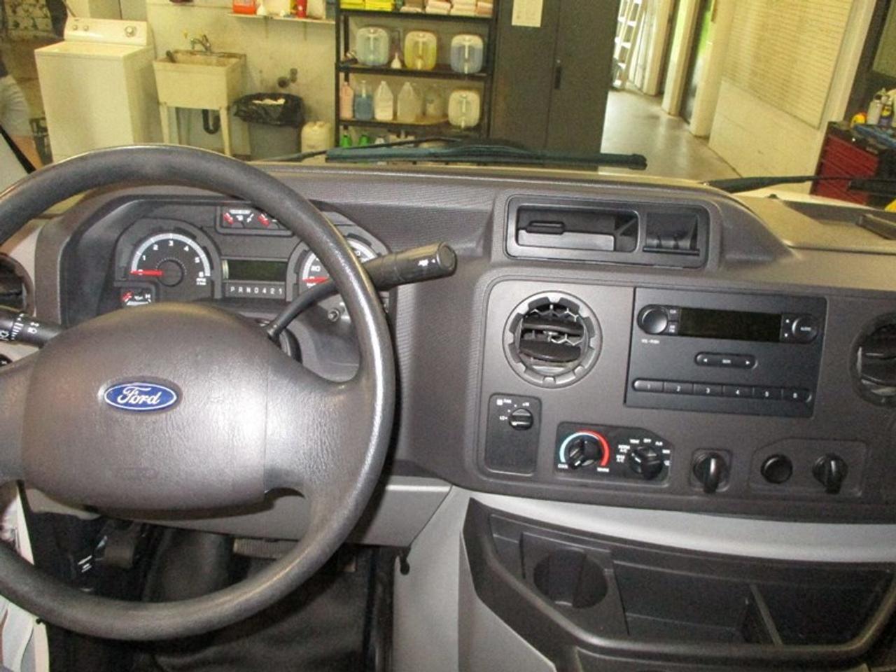 2019 Ford Econoline E-450 Photo