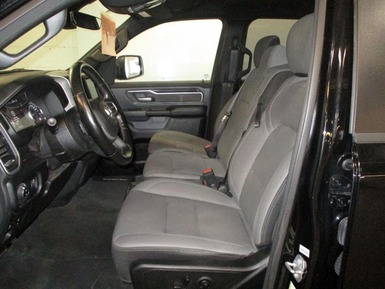 2021 RAM 1500 BIG HORN 4X4 Photo3