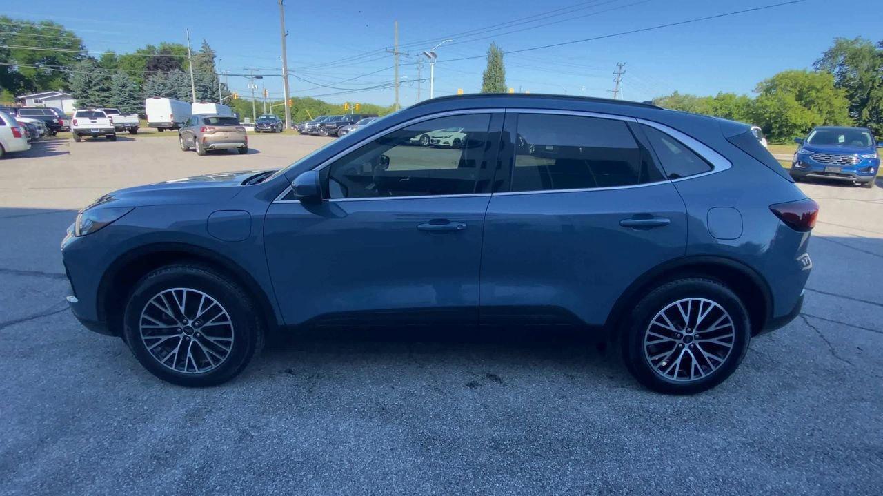 2025 Ford Escape PHEV Photo4