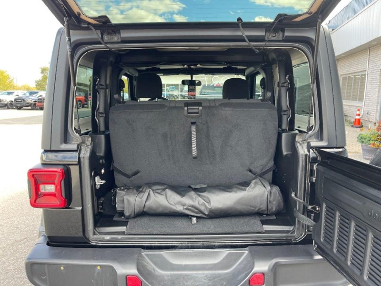 2021 Jeep Wrangler Sport S Photo