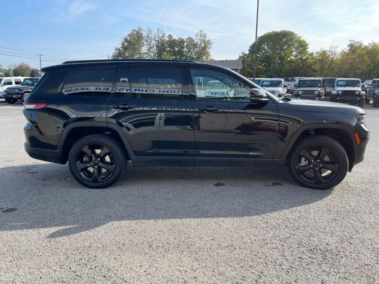 2022 Jeep Grand Cherokee L Laredo  Altitude Photo