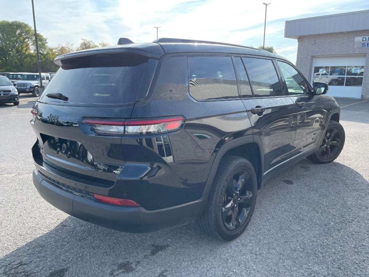 2022 Jeep Grand Cherokee L Laredo  Altitude Photo