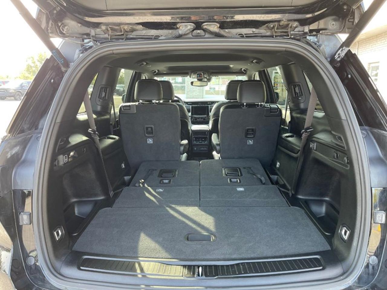 2022 Jeep Grand Cherokee L Laredo  Altitude Photo